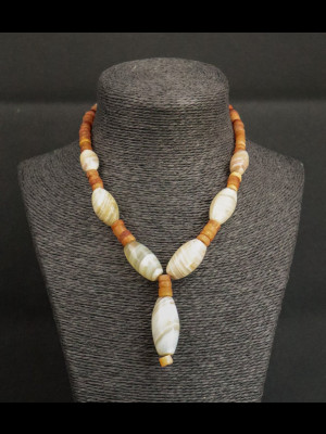 Necklace with ancient red calcite beads and agate beads