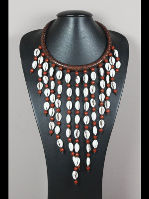 Necklace braided leather and cowry shells