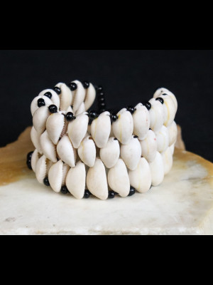 Bracelet with cowry shells