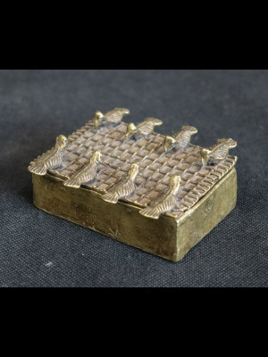 Box in bronze