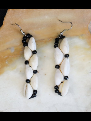 Earrings with cawries