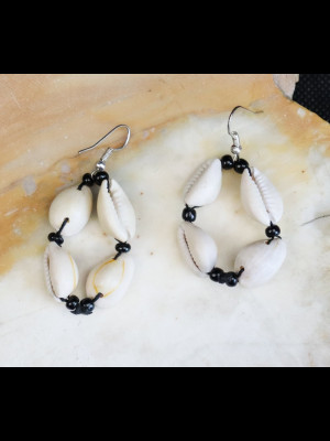 Earrings with cawries