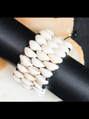 Bracelet with cowry shells