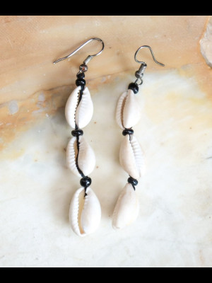 Earrings with cawries