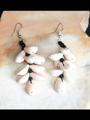 Earrings with cawries