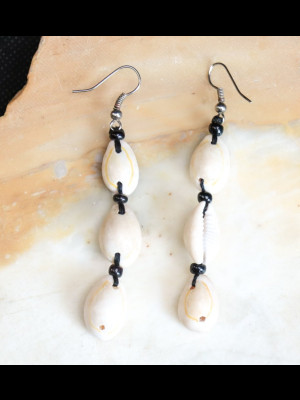 Earrings with cawries