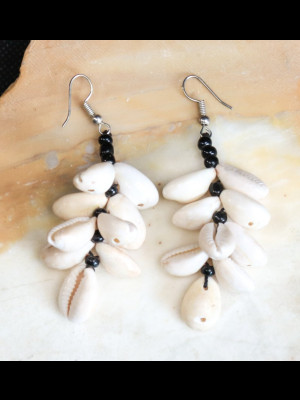 Earrings with cawries 