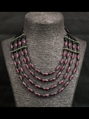 Glass beads necklace