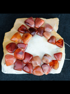 24 carnelian beads