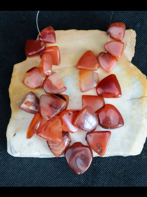 24 carnelian beads