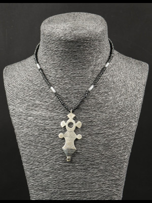 Necklace with tuareg cross