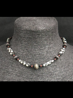 Necklace with glass beads, a wood pendant with brass and copper