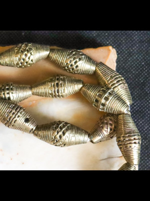 Strand of 21 brass beads
