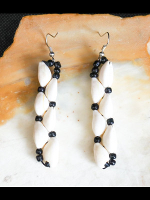 Earrings with cawries 