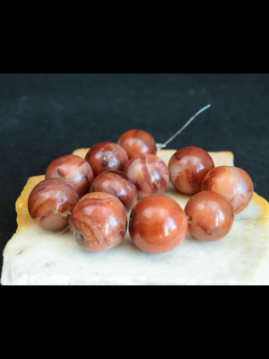 11 round carnelian beads