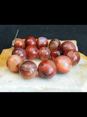 14 round carnelian beads