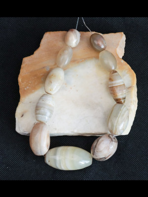 25 antique carnelian beads