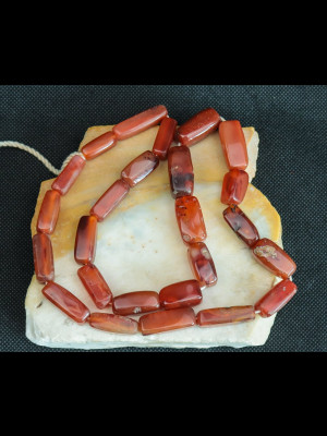 25 carnelian beads
