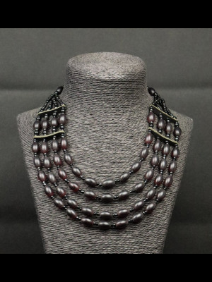 Necklace 4 glass beads threads