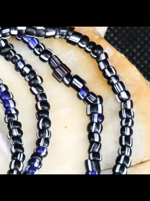 Strand of small glass beads 