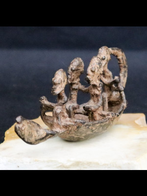 Small dogon pirogue (Bronze from Mali)