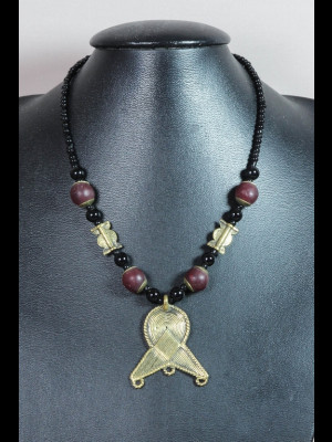 Necklace with glass beads, pendant and 2 beads in brass