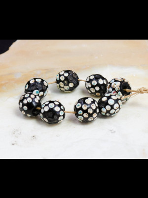 8 Venetian trade beads