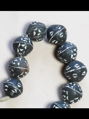 27 terracotta beads (Mali)