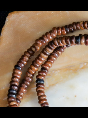 Strand of natural seed beads strands ("kekeore")