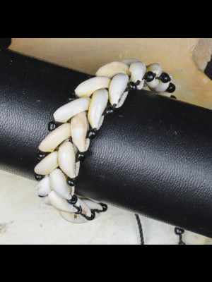 Bracelet with cowry shells
