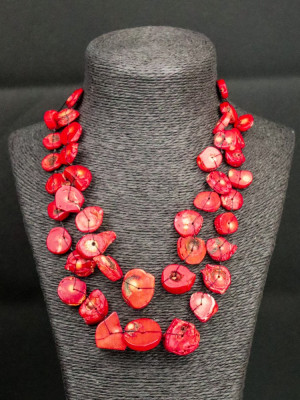Necklace with 2 strands of beads in bamboo coral