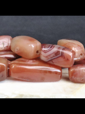Strand of 14 carnelian beads