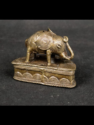 Box in bronze