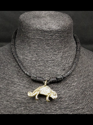 Braided leather necklace witt a chameleon pendant in brass