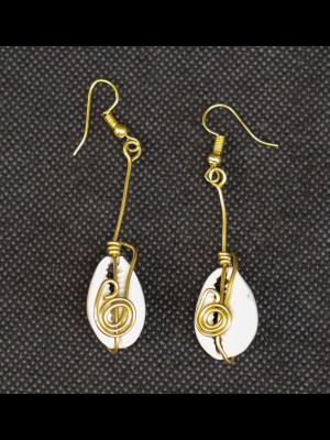 Earrings with cawries ans brass
