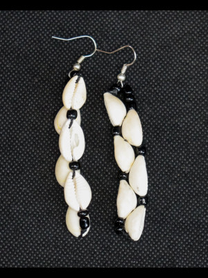 Earrings with cawries