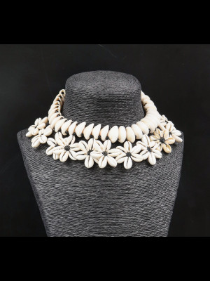 Choker necklace in cowry shells