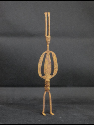 Statuette in black iron (Mali)