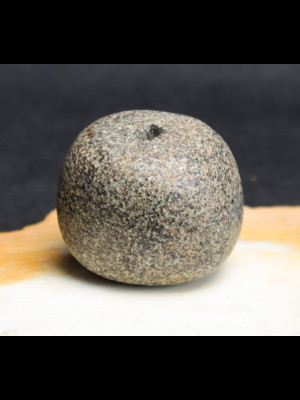 Very big ancient gneiss bead 228g
