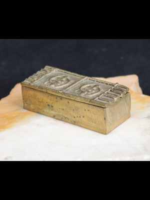 Box in bronze