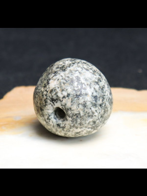 Big ancient gneiss bead 69g
