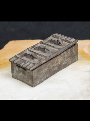Box in bronze