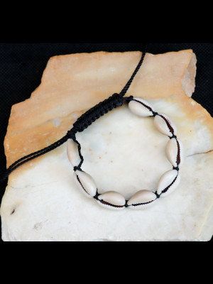 Bracelet with cowry shells