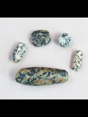 5 excavation stone beads (gneiss)