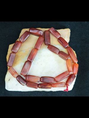 25 carnelian beads