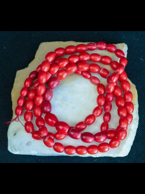 Strand of 90 glass trade beads