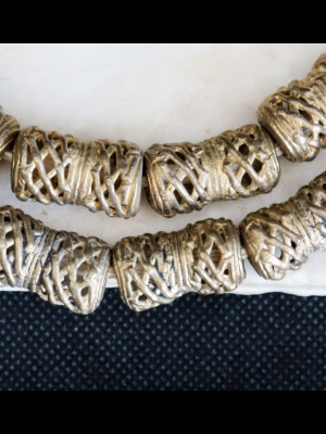 Strand of 23 brass beads