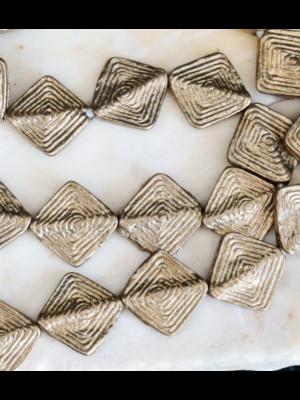 Strand of 40 brass beads