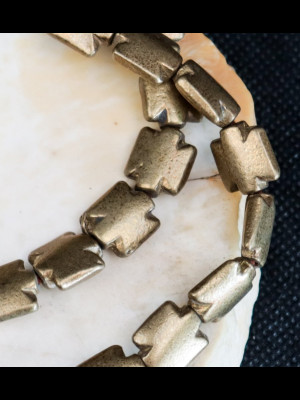 Strand of 48 brass beads