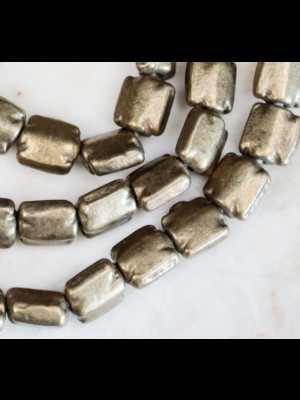 Strand of 64 brass beads